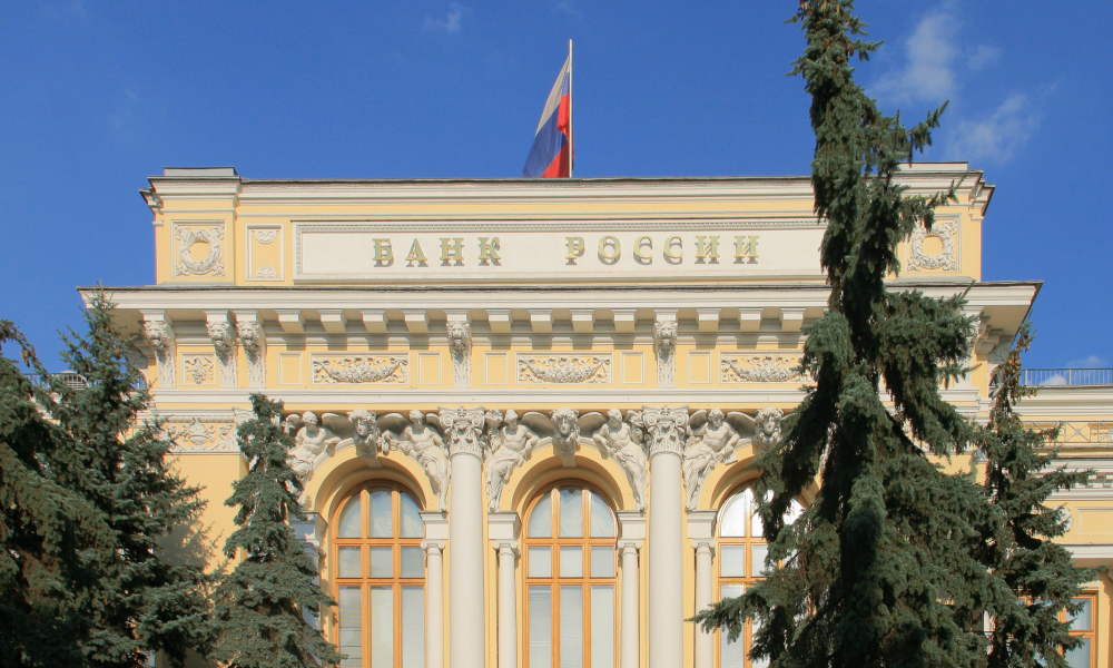 Внутренние банковские переводы будут проводить только через российские сервисы