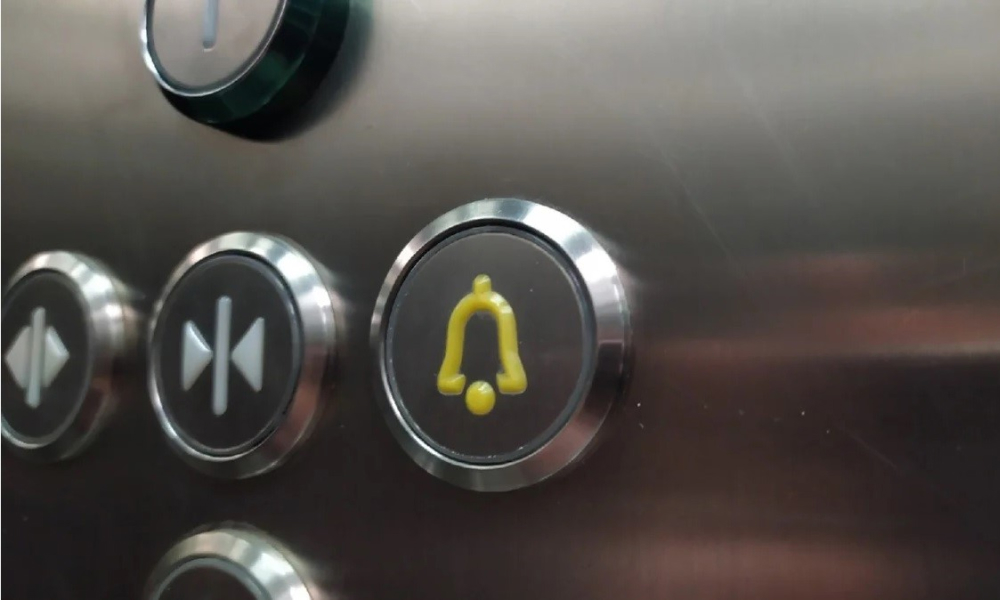 Что делать, если застрял в лифте?