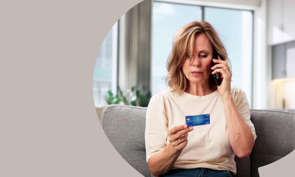 Новые схемы мошенничества: блокировка карт, выплаты от Госуслуг, боты СФР